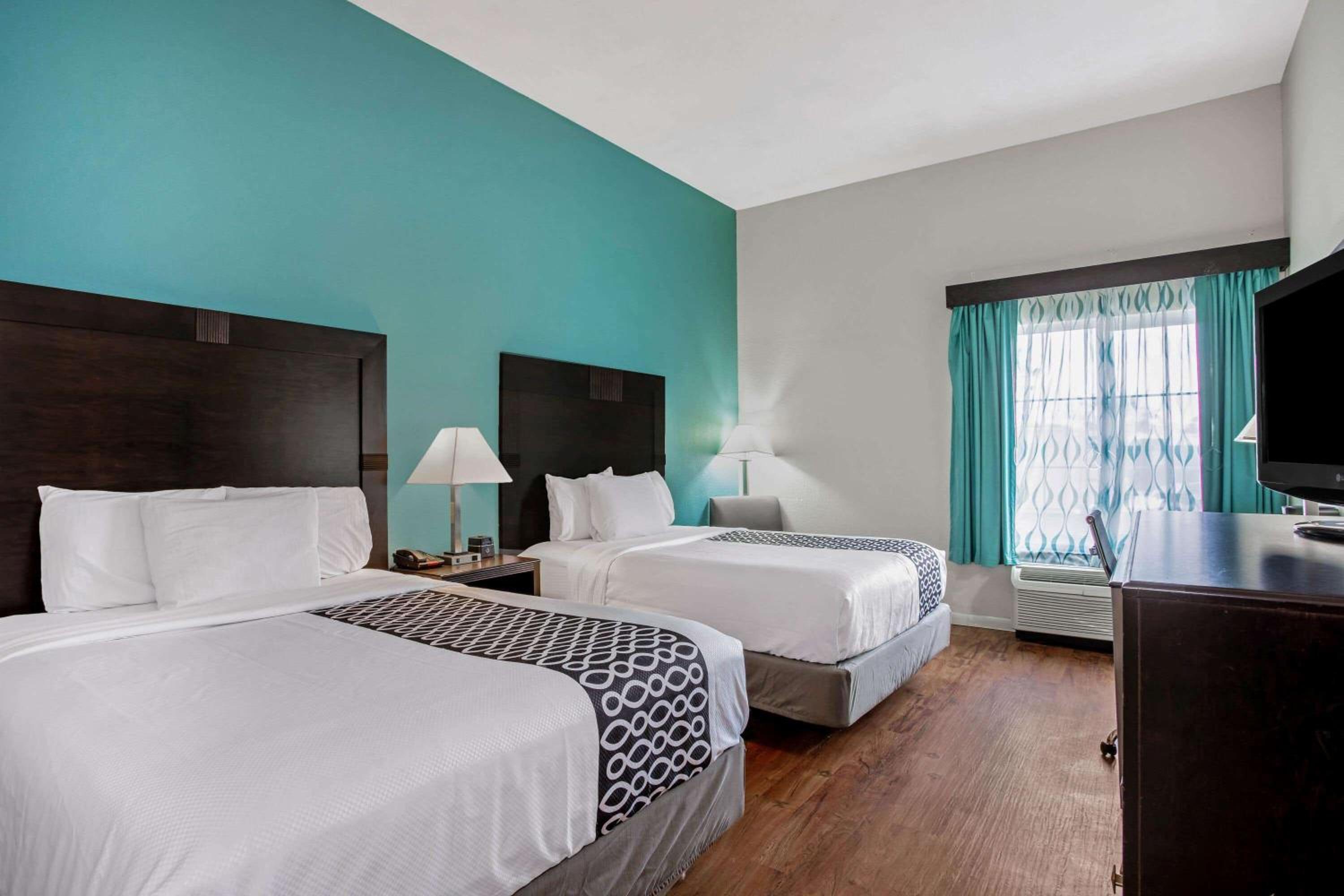 Queen Room with Two Queen Beds and Bathtub - Mobility/Hearing Accessible - Non-Smoking