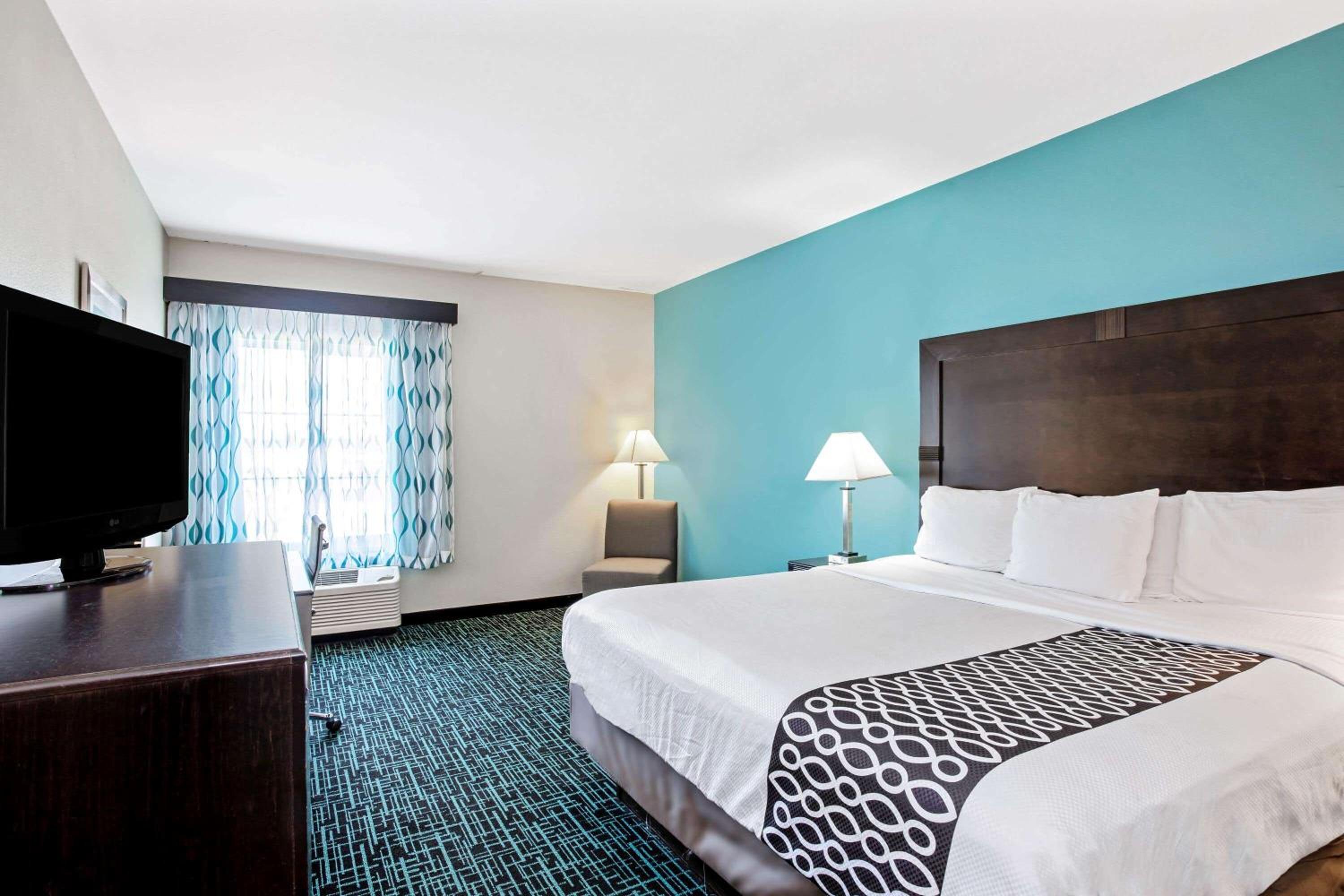 Deluxe King Room - Photo 1