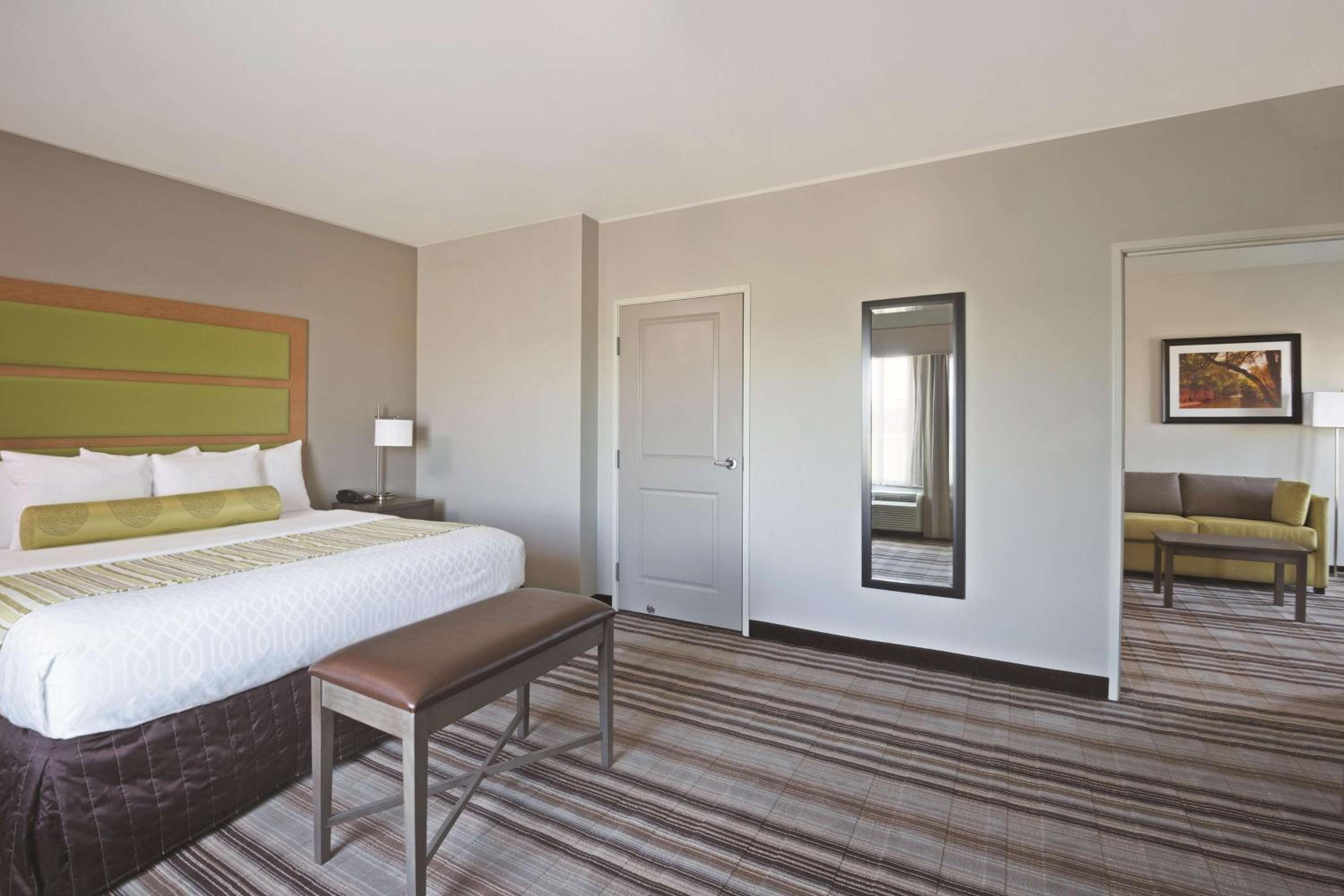 Deluxe Family Suite - Mobility Access