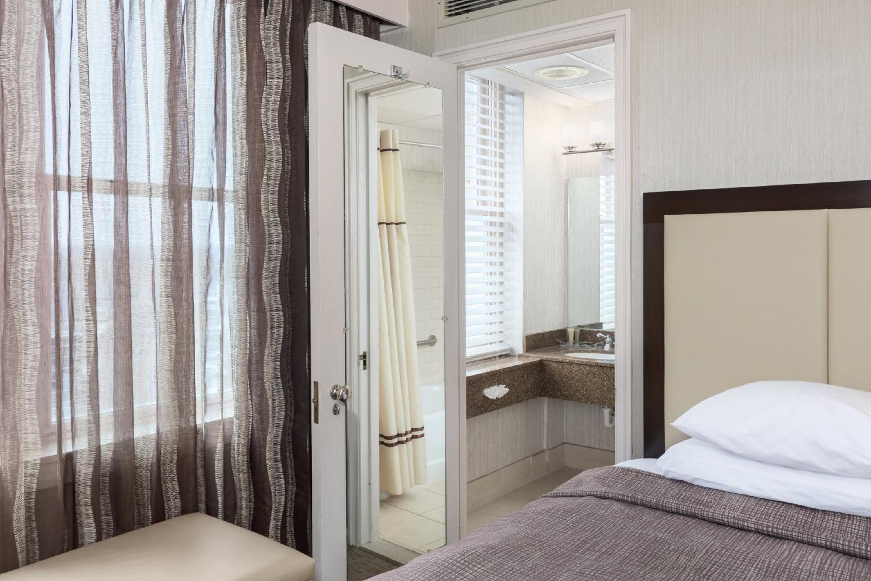 Quadruple Room - Photo 2