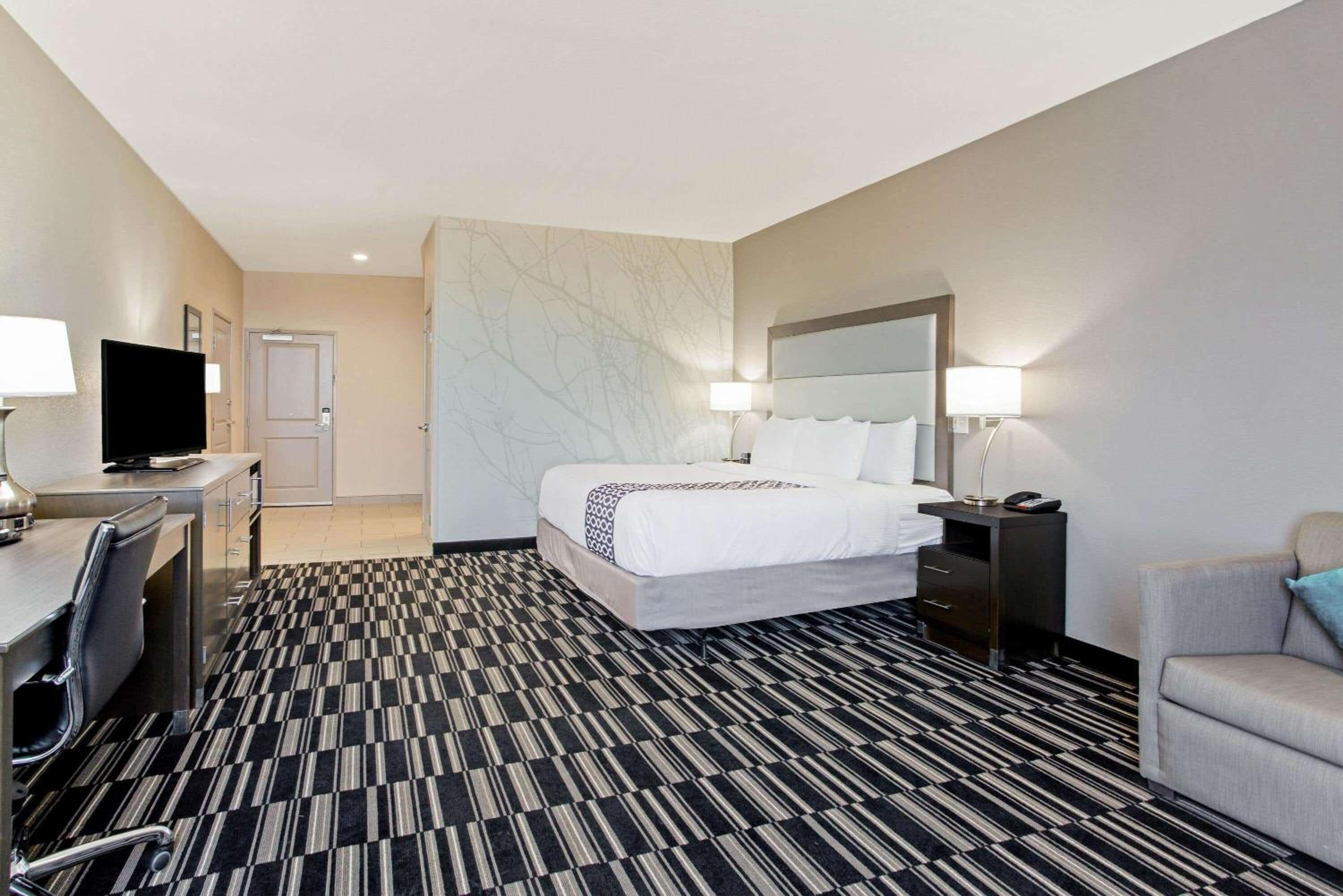 King Room with Roll-In Shower - Mobility/Hearing Accessible - Non-Smoking photo 1