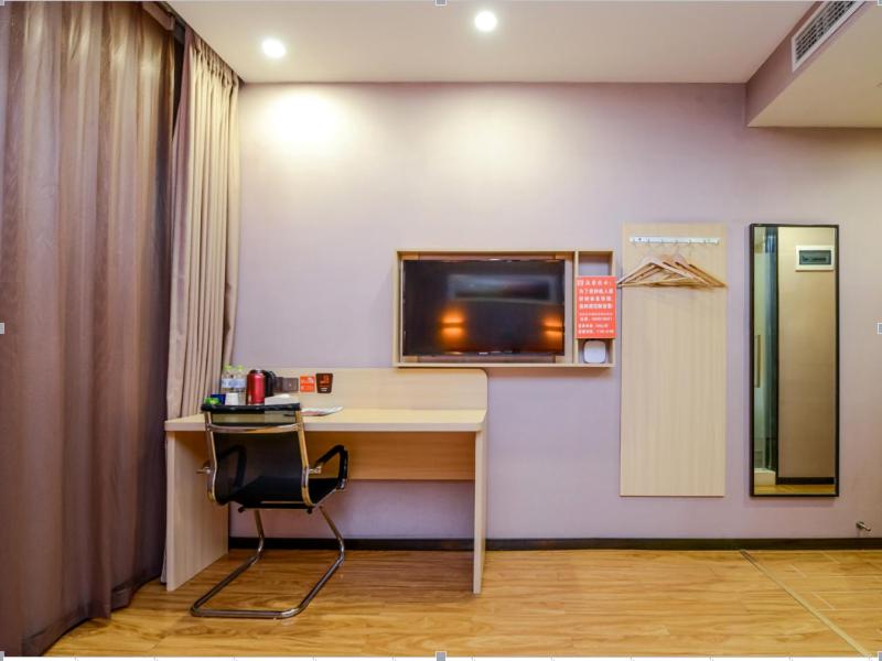 Premium Queen Room photo 2
