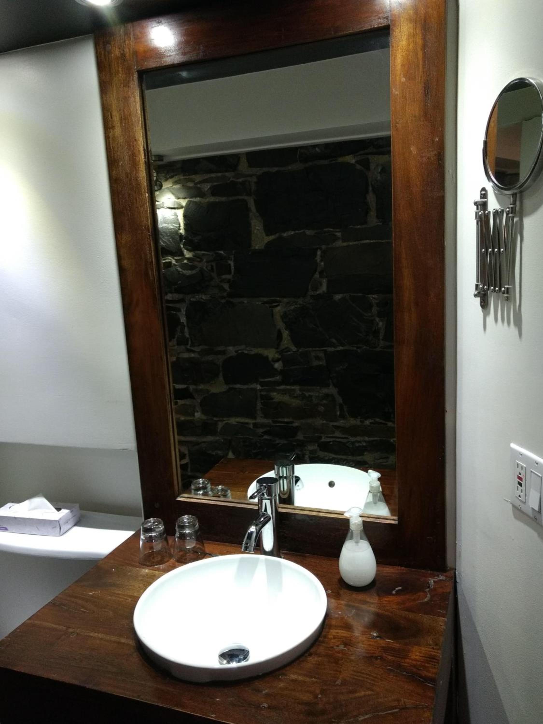 King Room - Basement - Photo 5