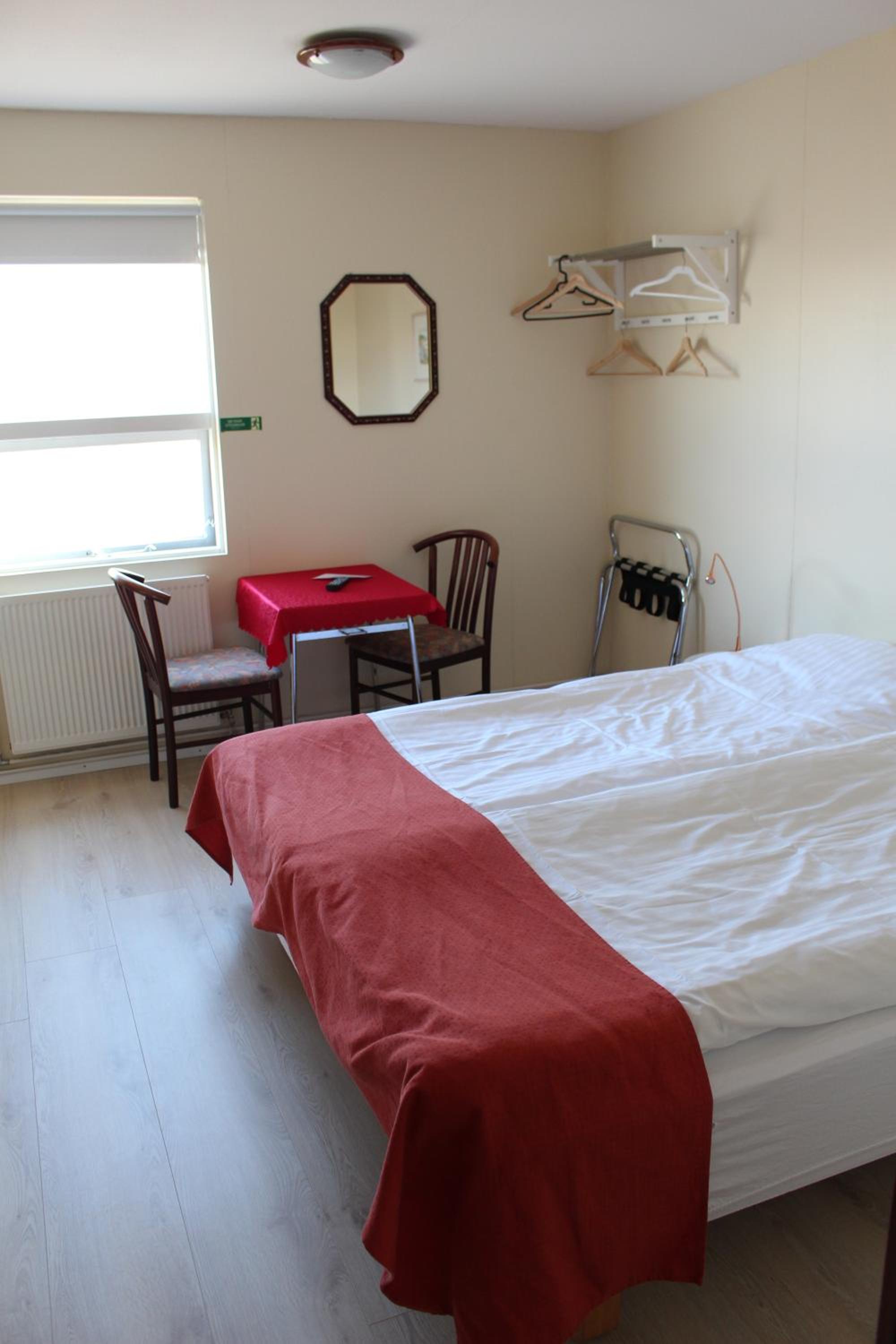 Twin Room with Bath photo 1