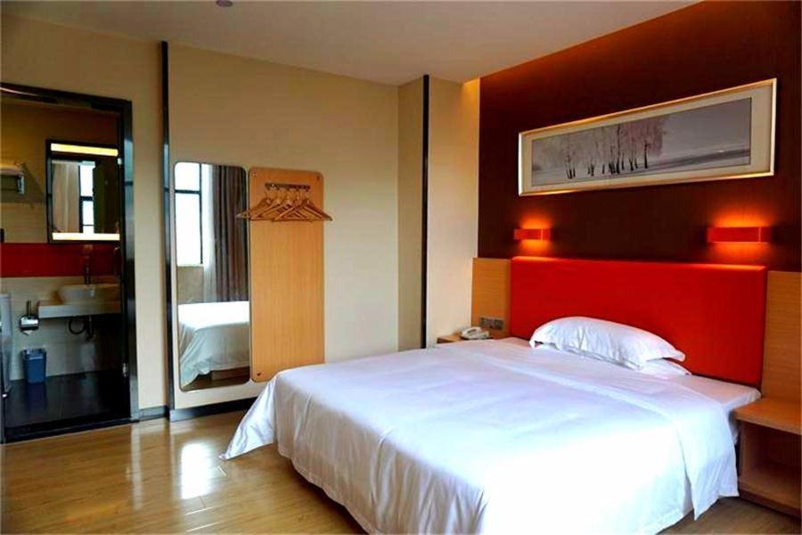 Premium Queen Room photo 1