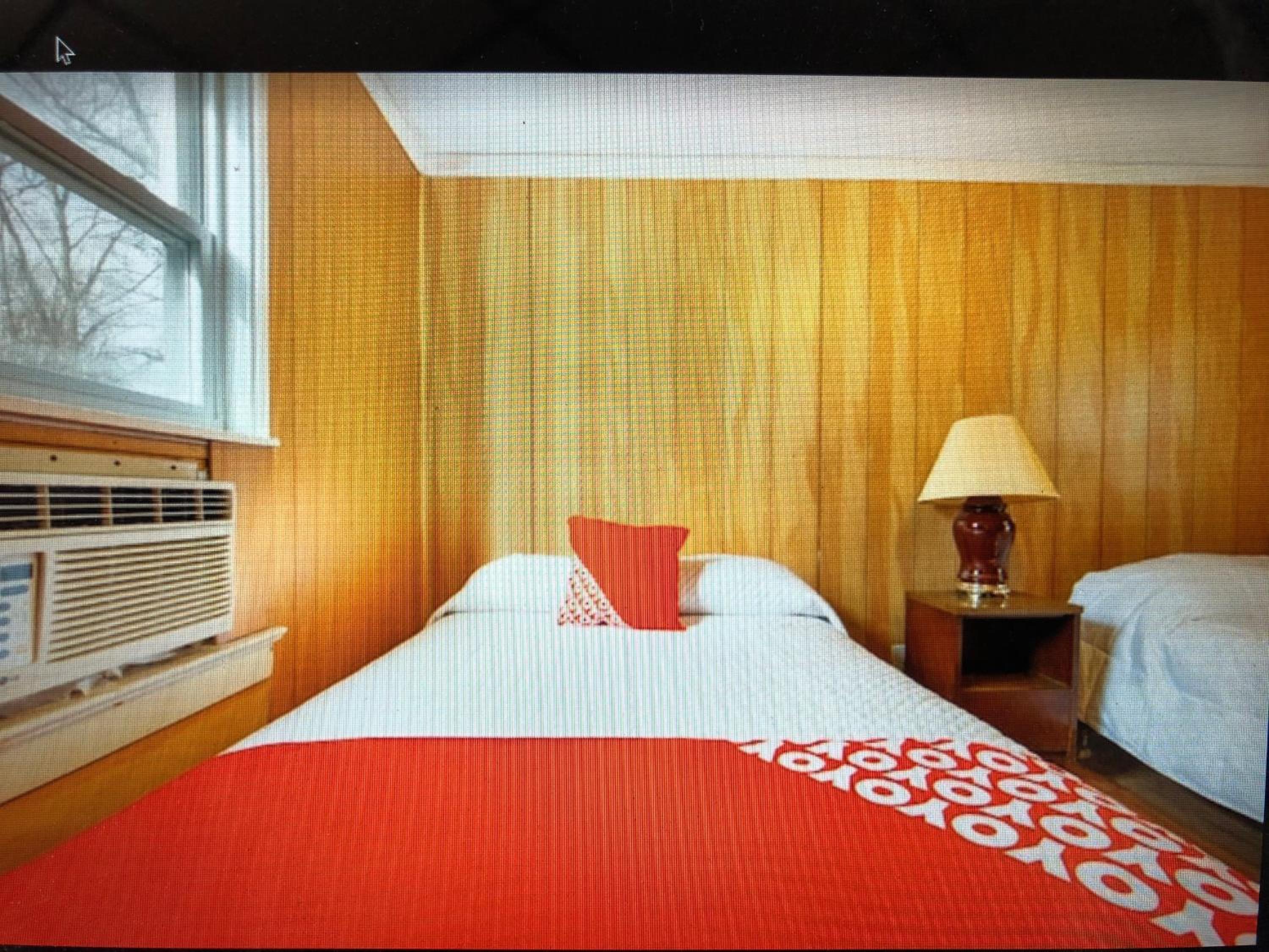 Single Room with Bath photo 3