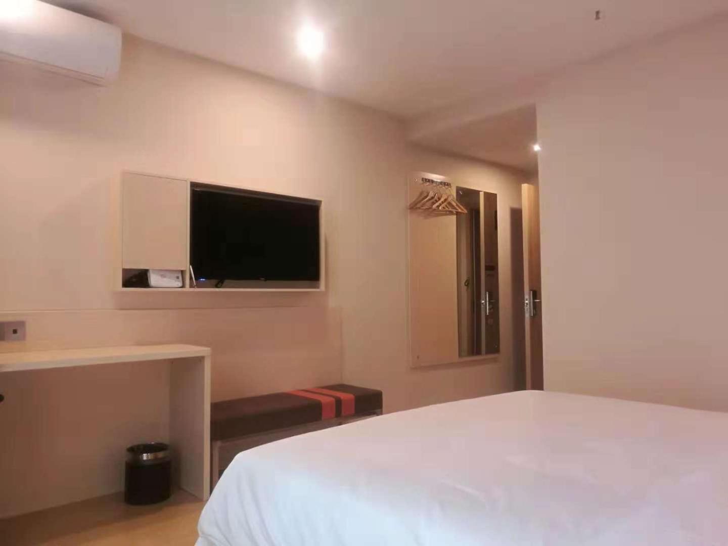 King Guest Room photo 2