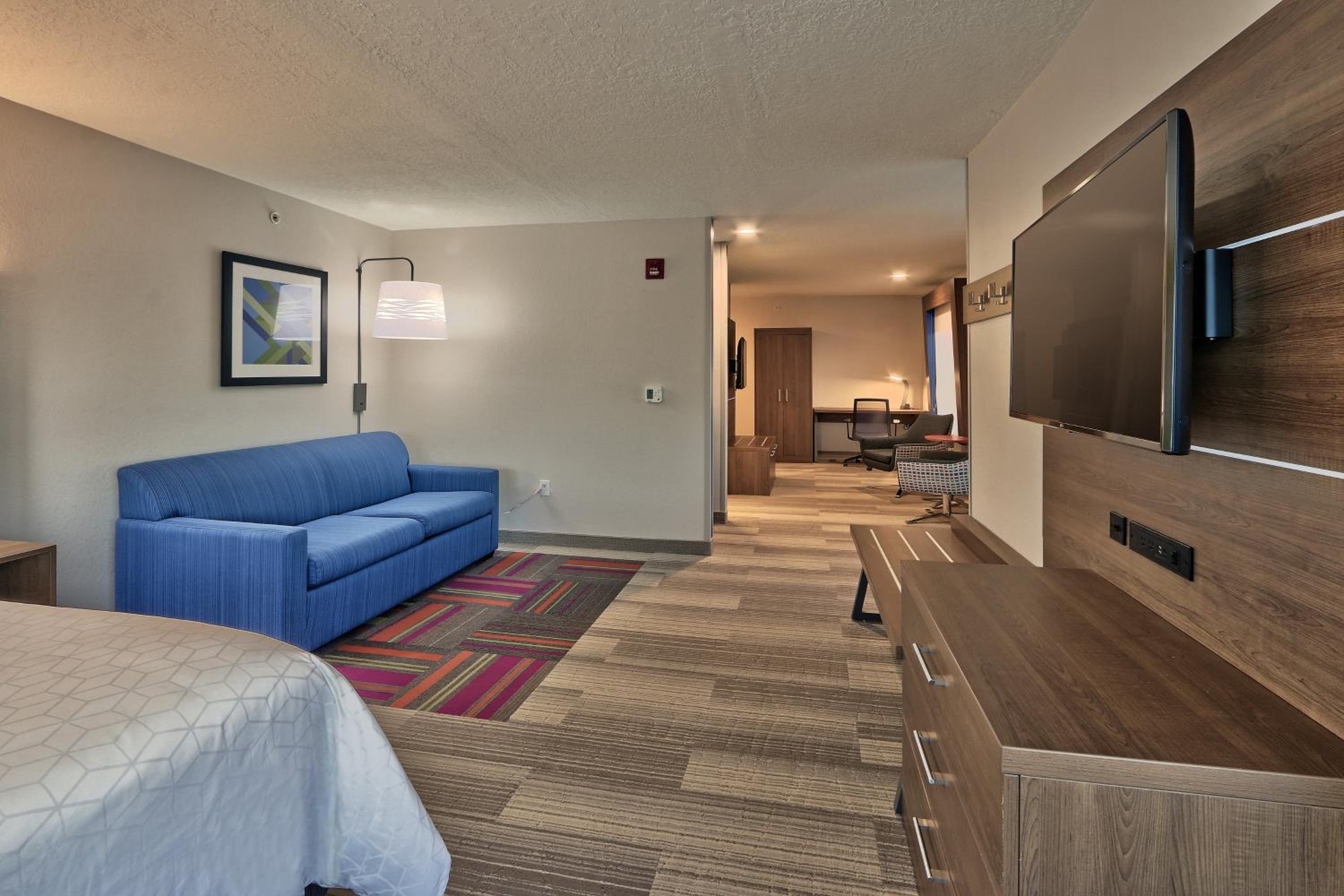 King Suite with Additional Living Area - Photo 4