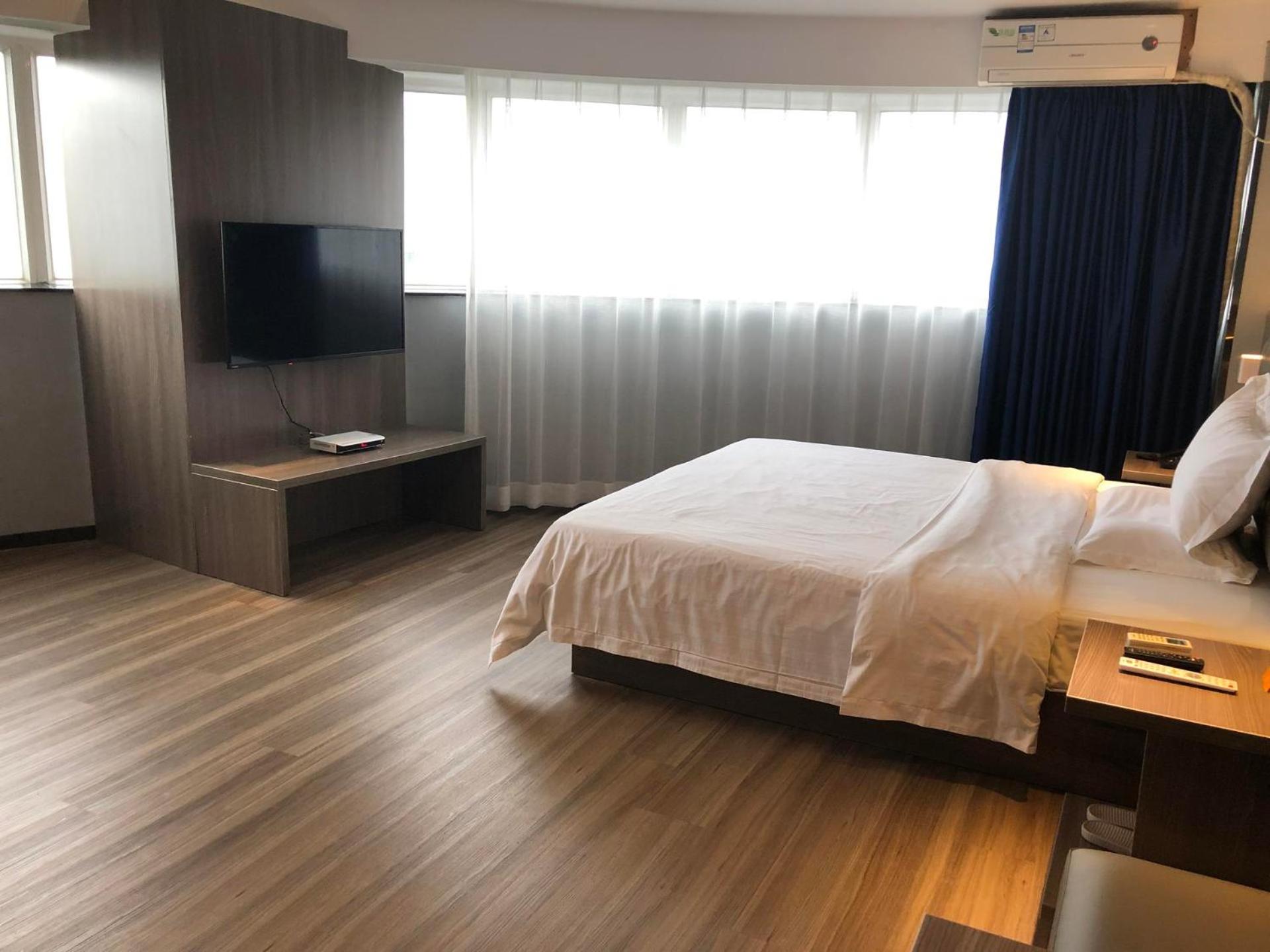 Big Bed Room photo 3