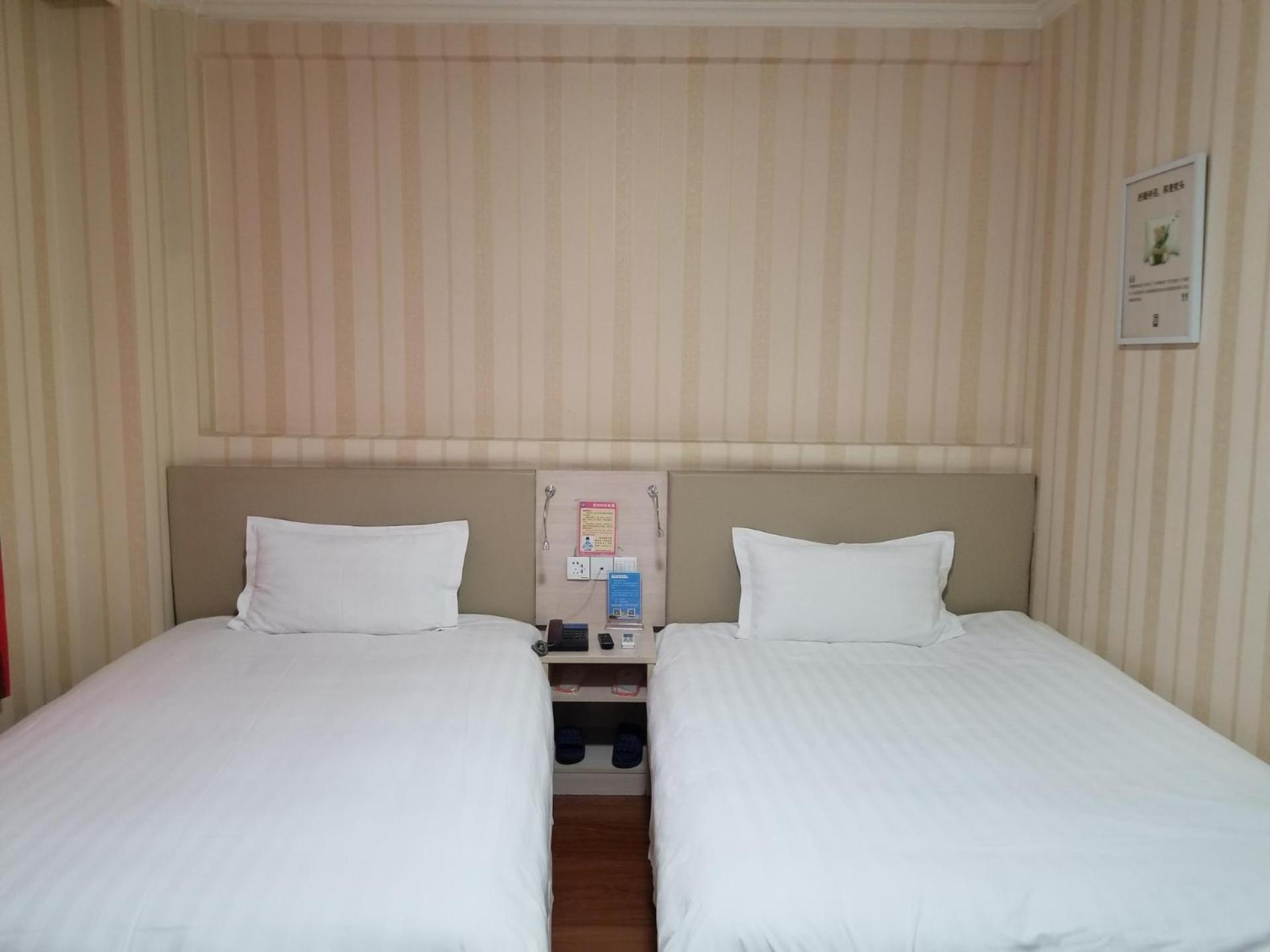 Twin Room - Photo 2