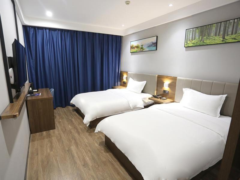 Standard Twin Room - Photo 1