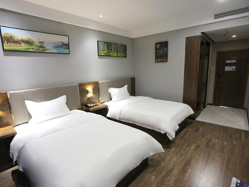 Standard Twin Room - Photo 2