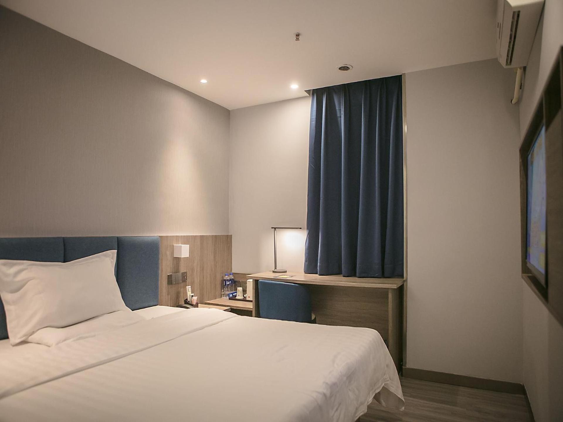 Premium Queen Room
