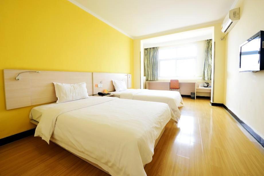 Business Twin Room - Photo 1