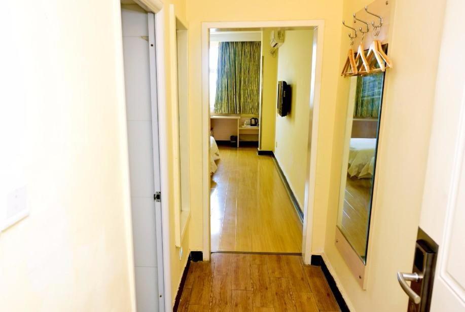 Business Twin Room - Photo 2