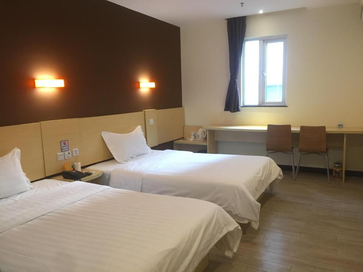 Business Twin Room photo 1