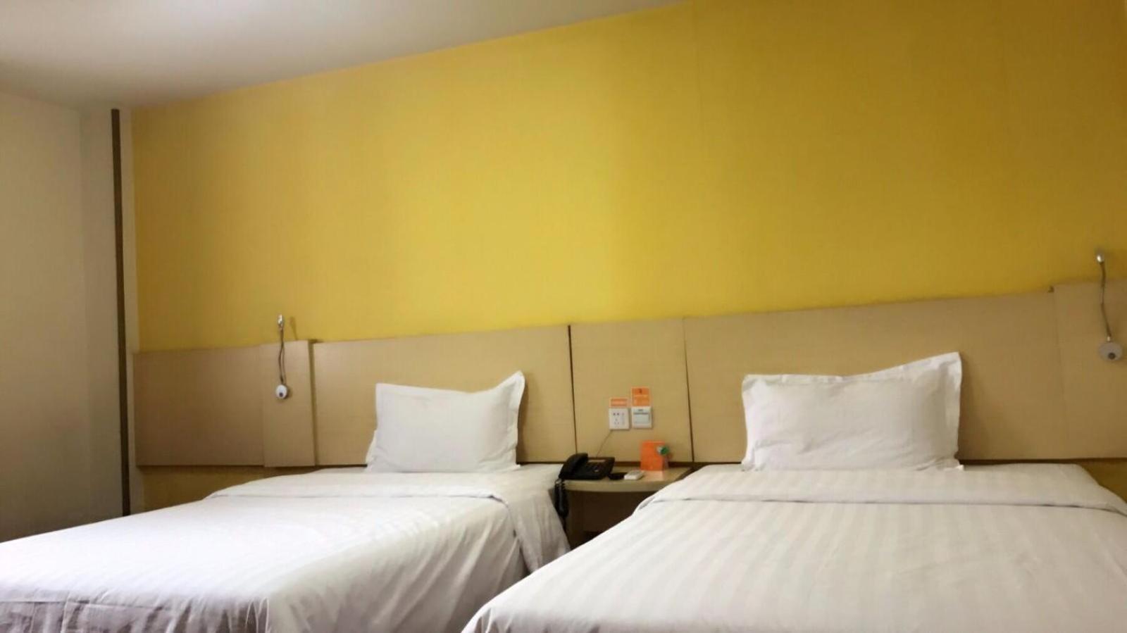 Business Twin Room photo 1