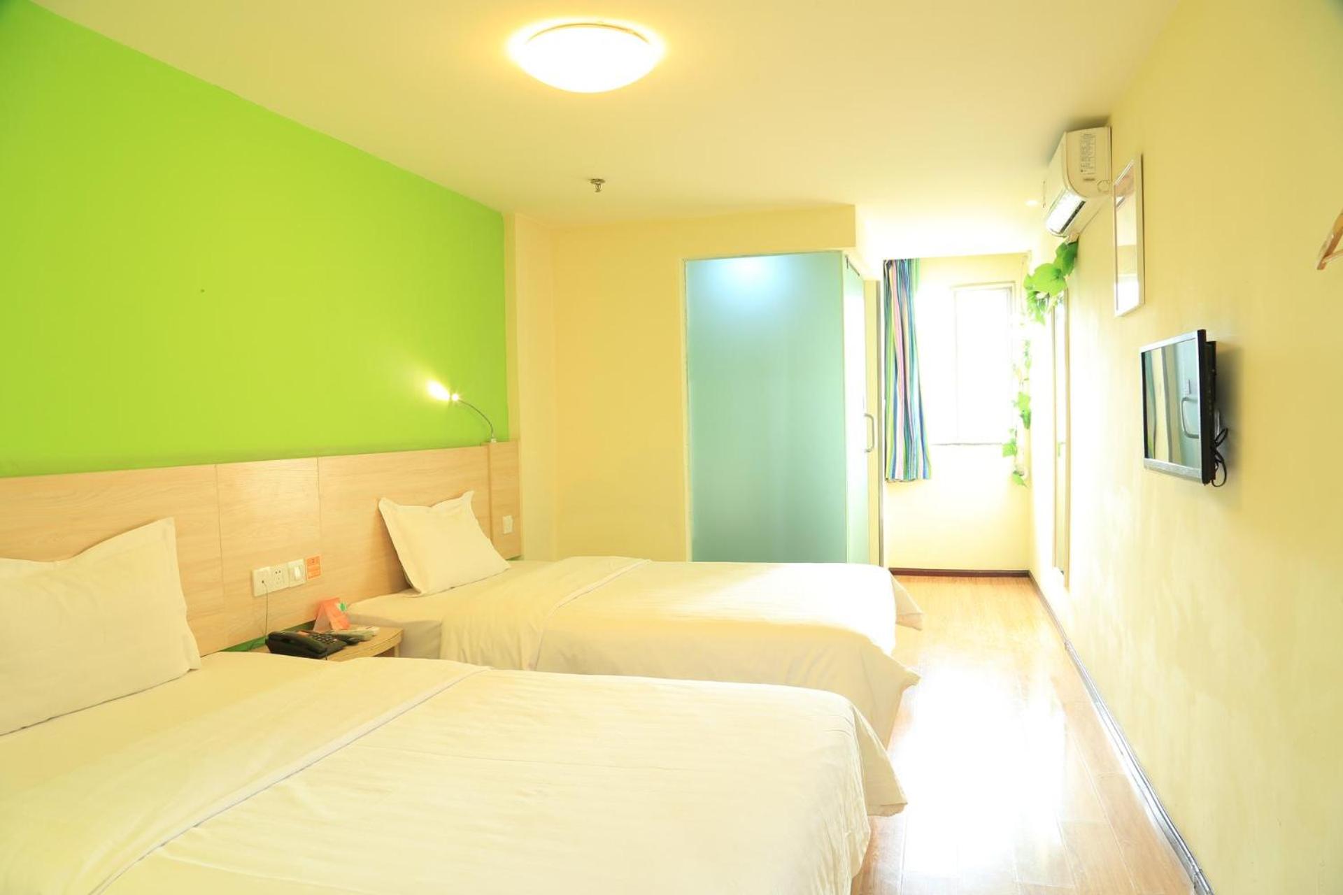 Business Twin Room photo 2