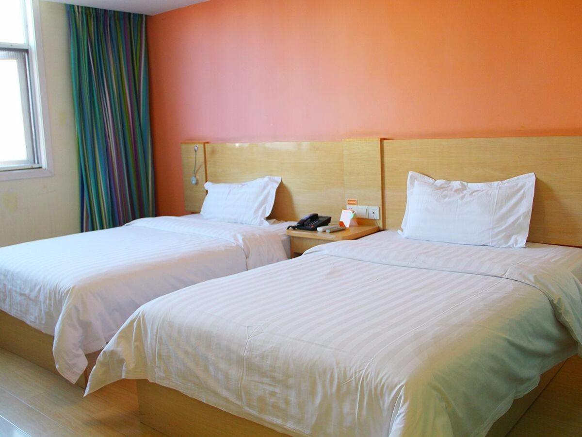 Select Twin Room - Photo 1