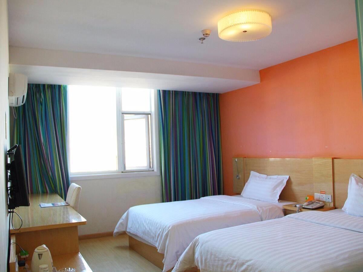 Select Twin Room - Photo 3