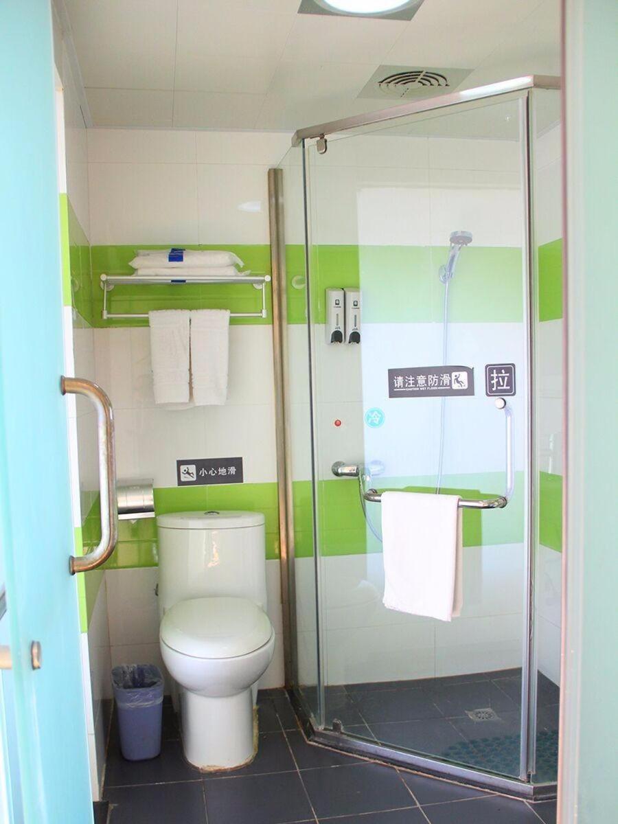 Select Twin Room - Photo 2