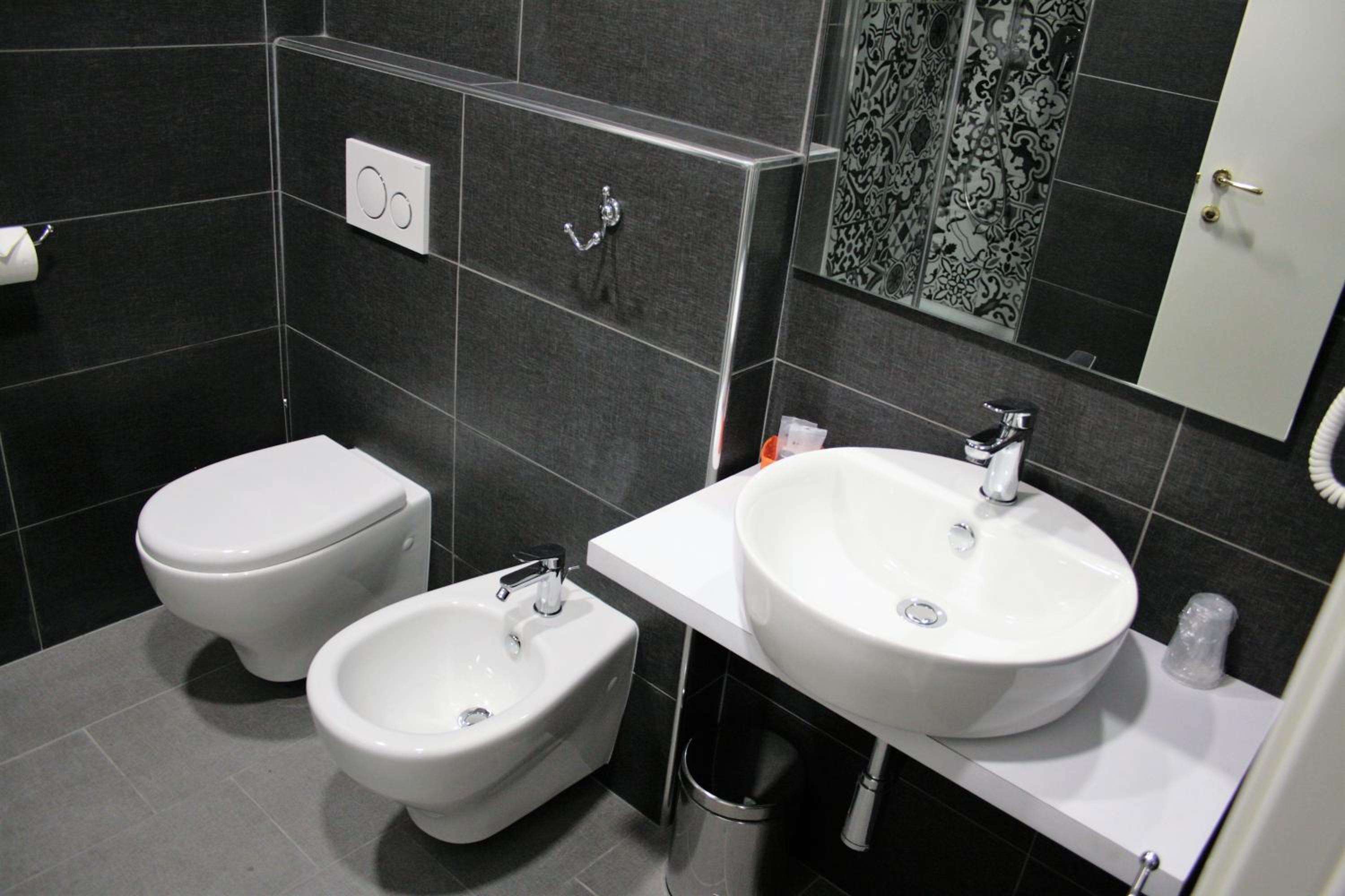 Economy Double or Twin Room thumbnail 6