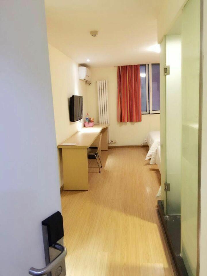 Business Twin Room photo 3