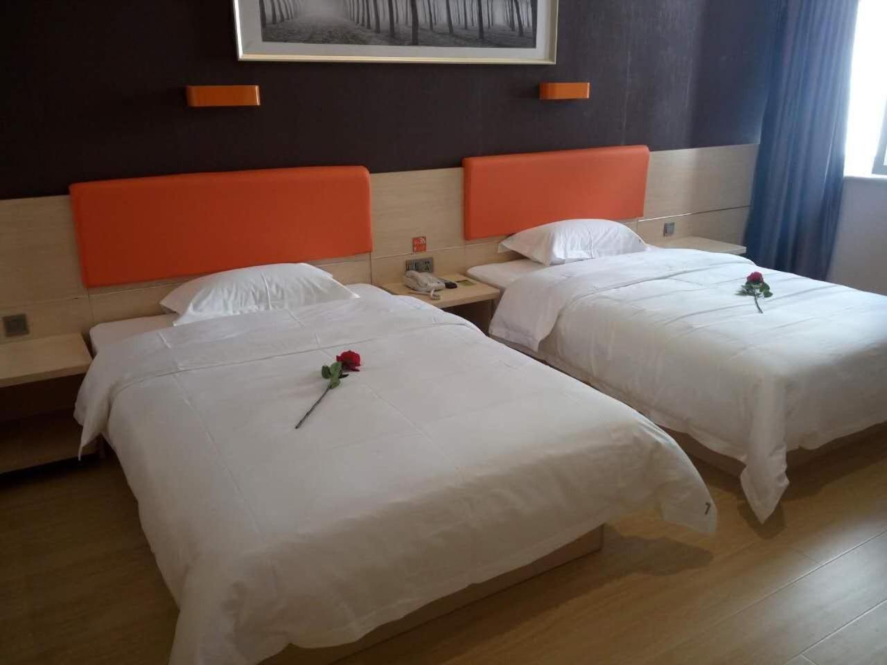Business Twin Room - Photo 1