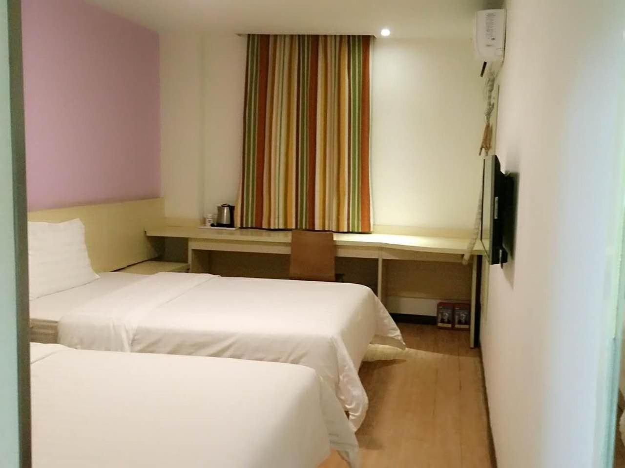 Business Twin Room photo 2