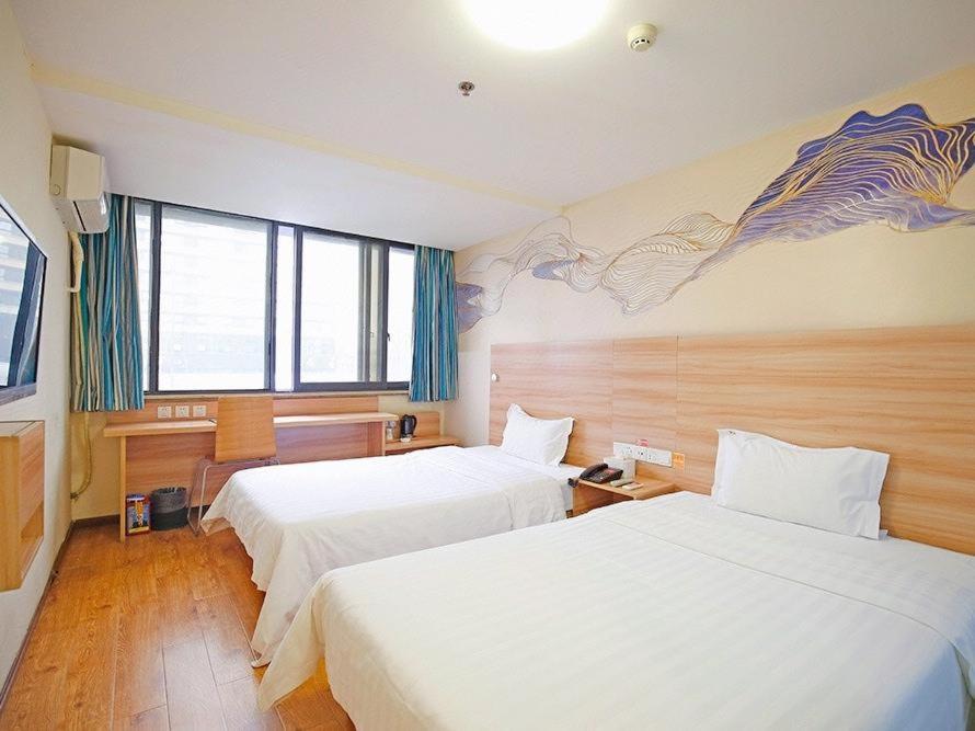 Business Twin Room - Photo 2