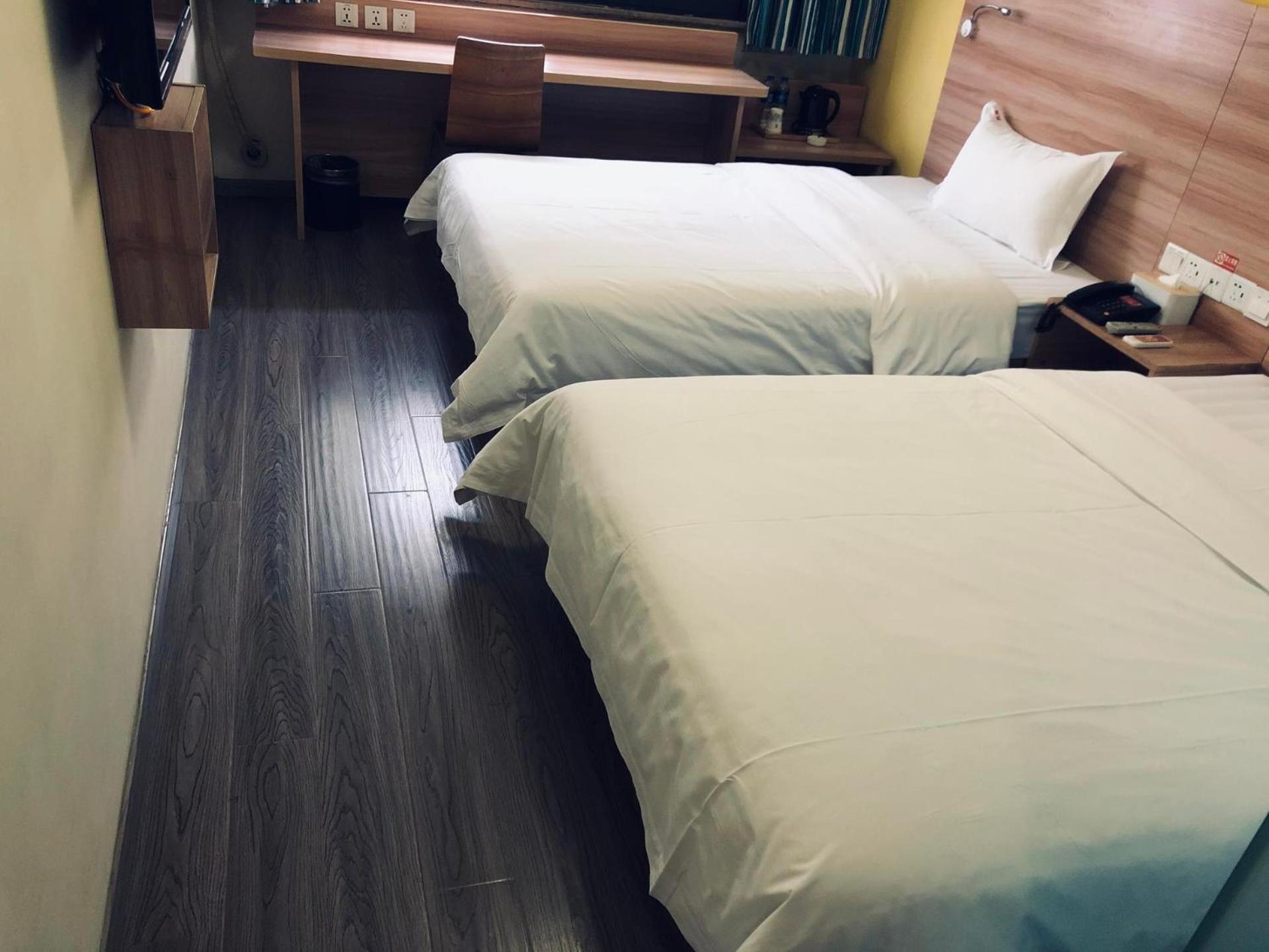 Business Twin Room - Photo 4