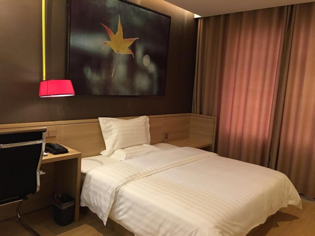Superior Queen Bed Room photo 1