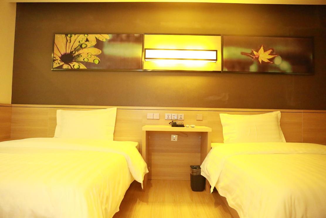 Business Twin Room photo 2