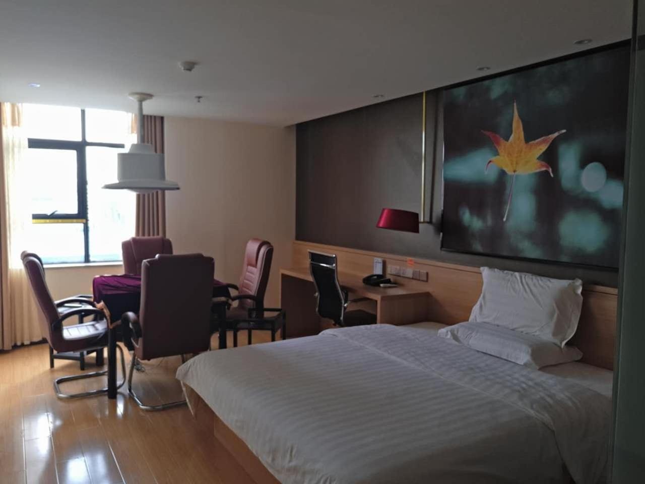 Business Queen Bed Room photo 1