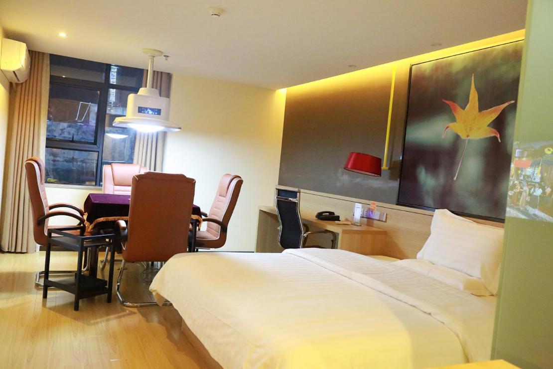 Superior Queen Bed Room photo 2