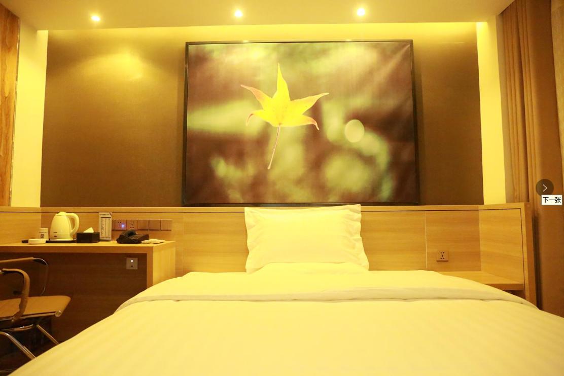Comfortable Queen Room photo 2