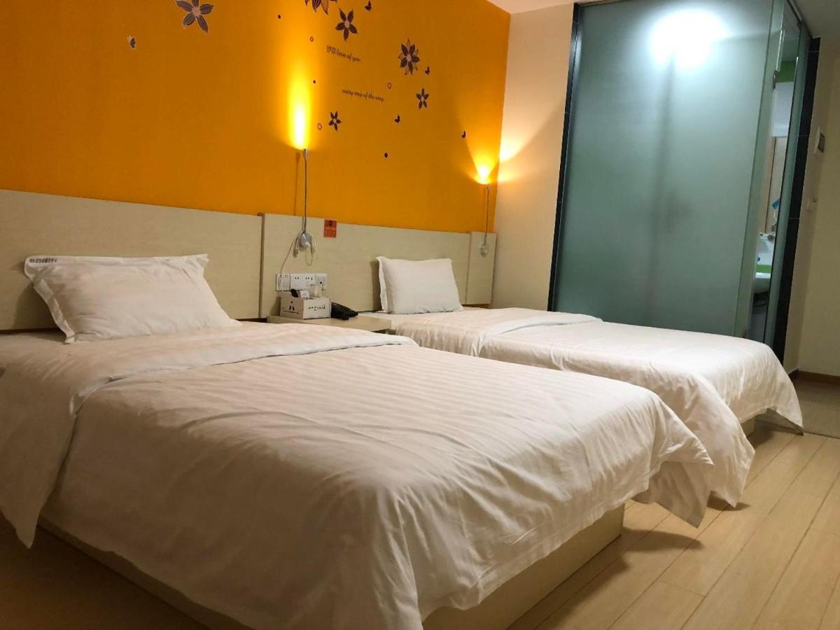 Comfortable Twin Room