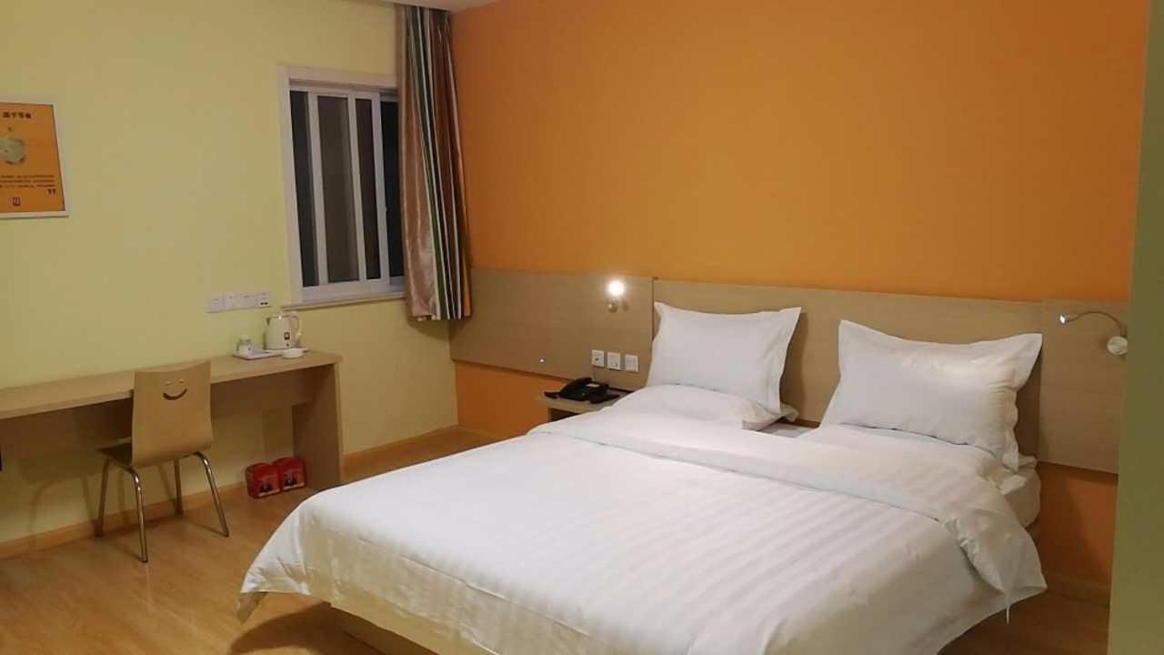Comfortable Queen Room photo 1