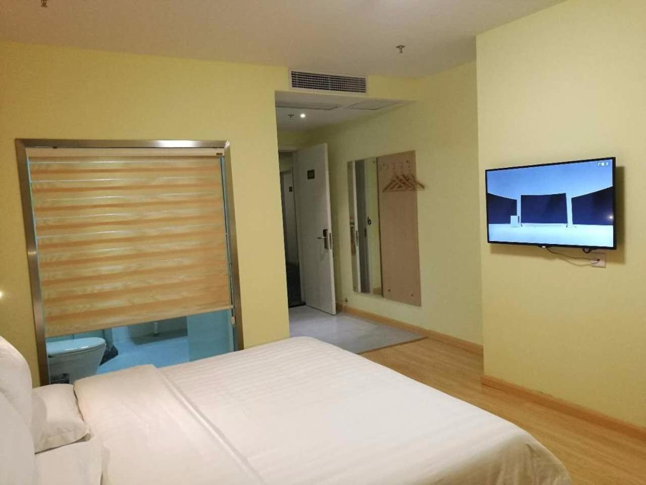 Comfortable Queen Room photo 3