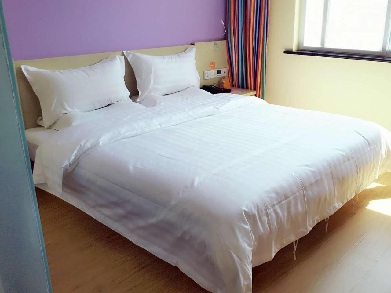 Comfortable Queen Room photo 1