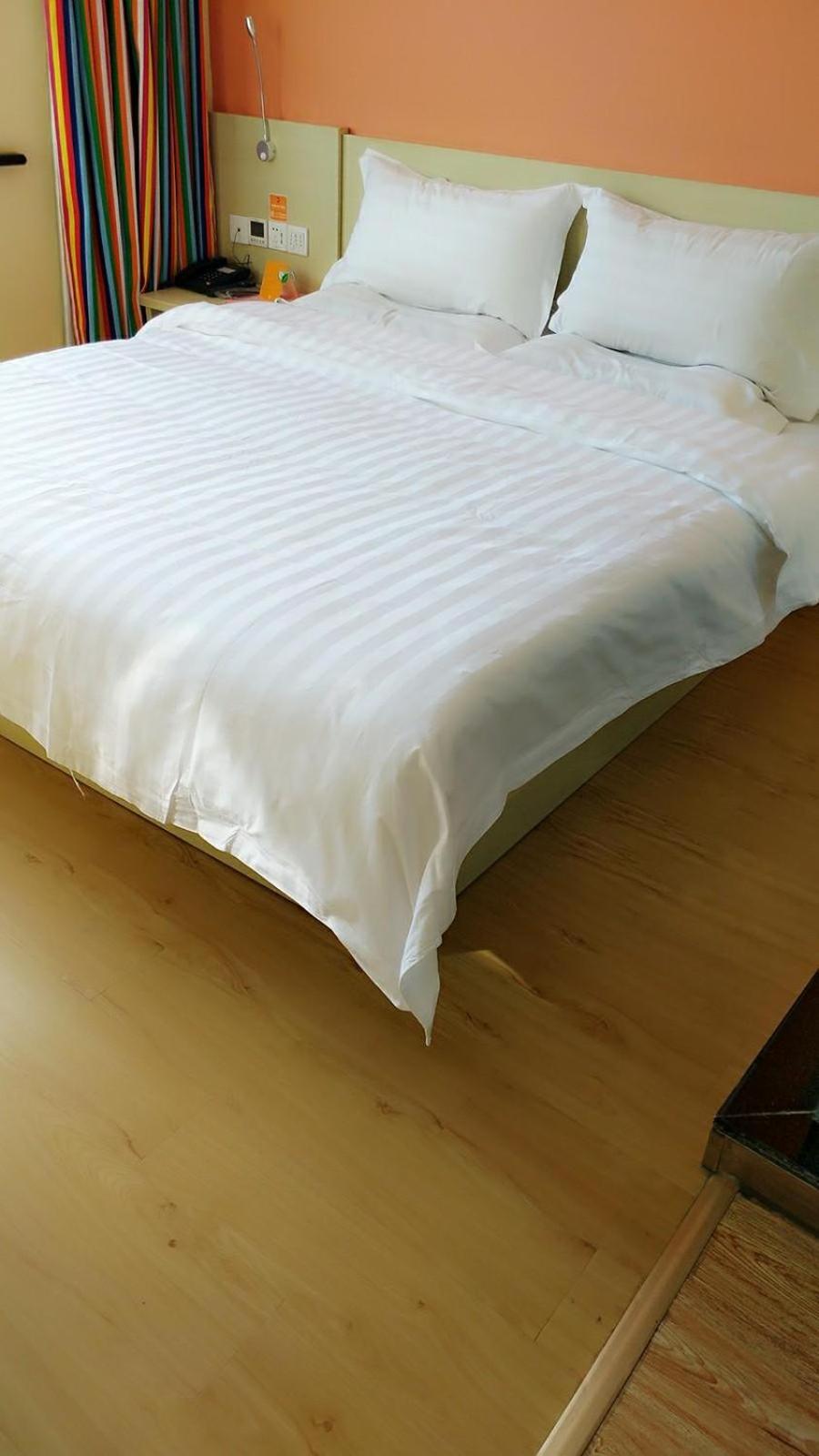 Business Queen Bed Room photo 1