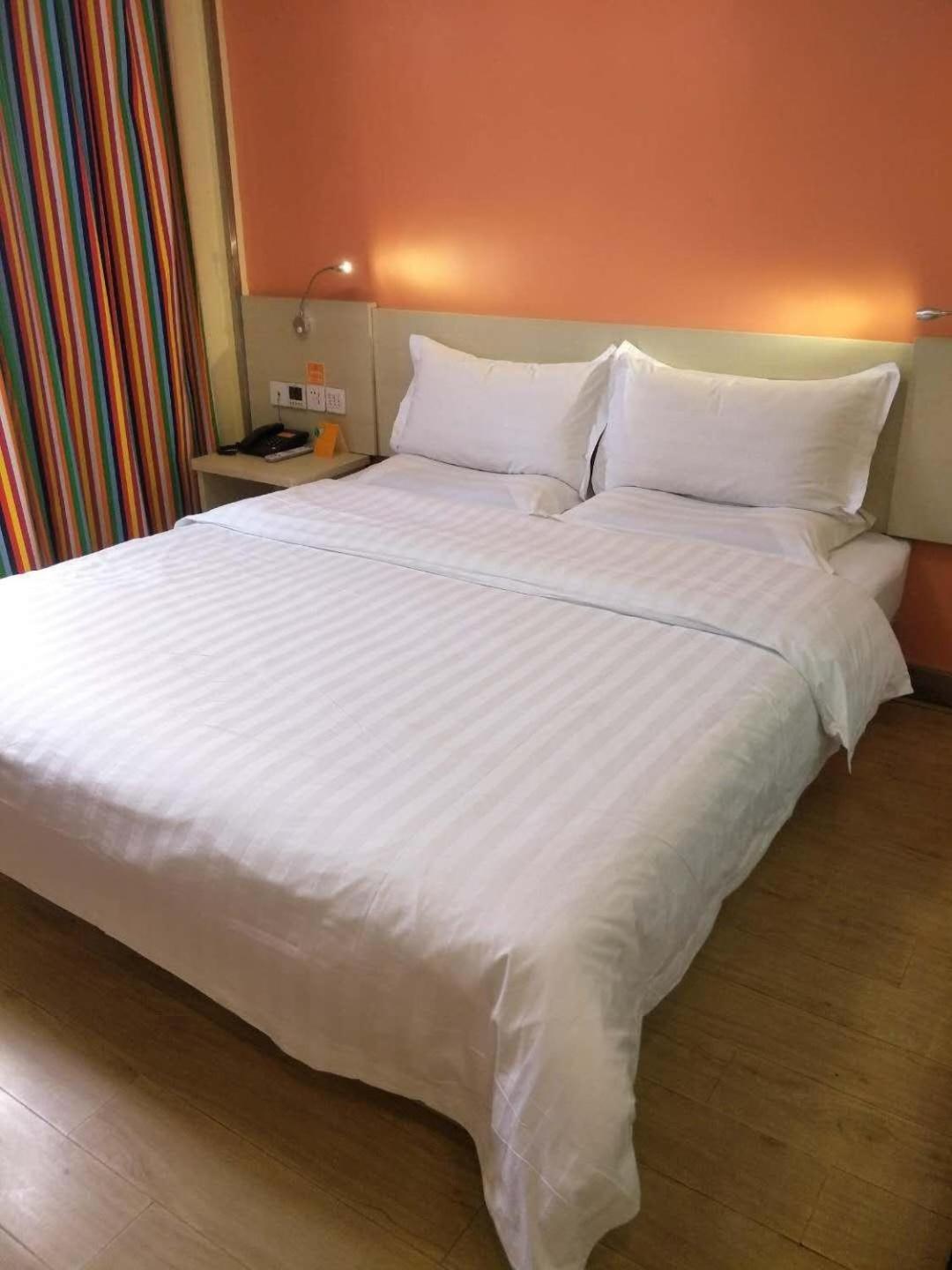 Business Queen Bed Room photo 2