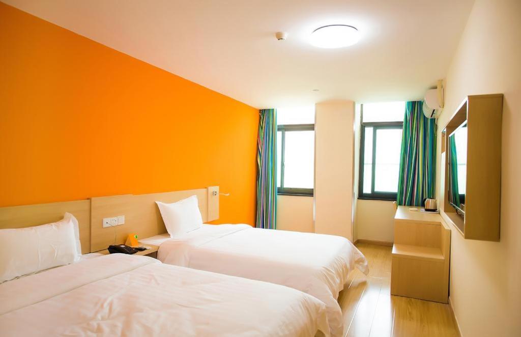 Comfortable Twin Room