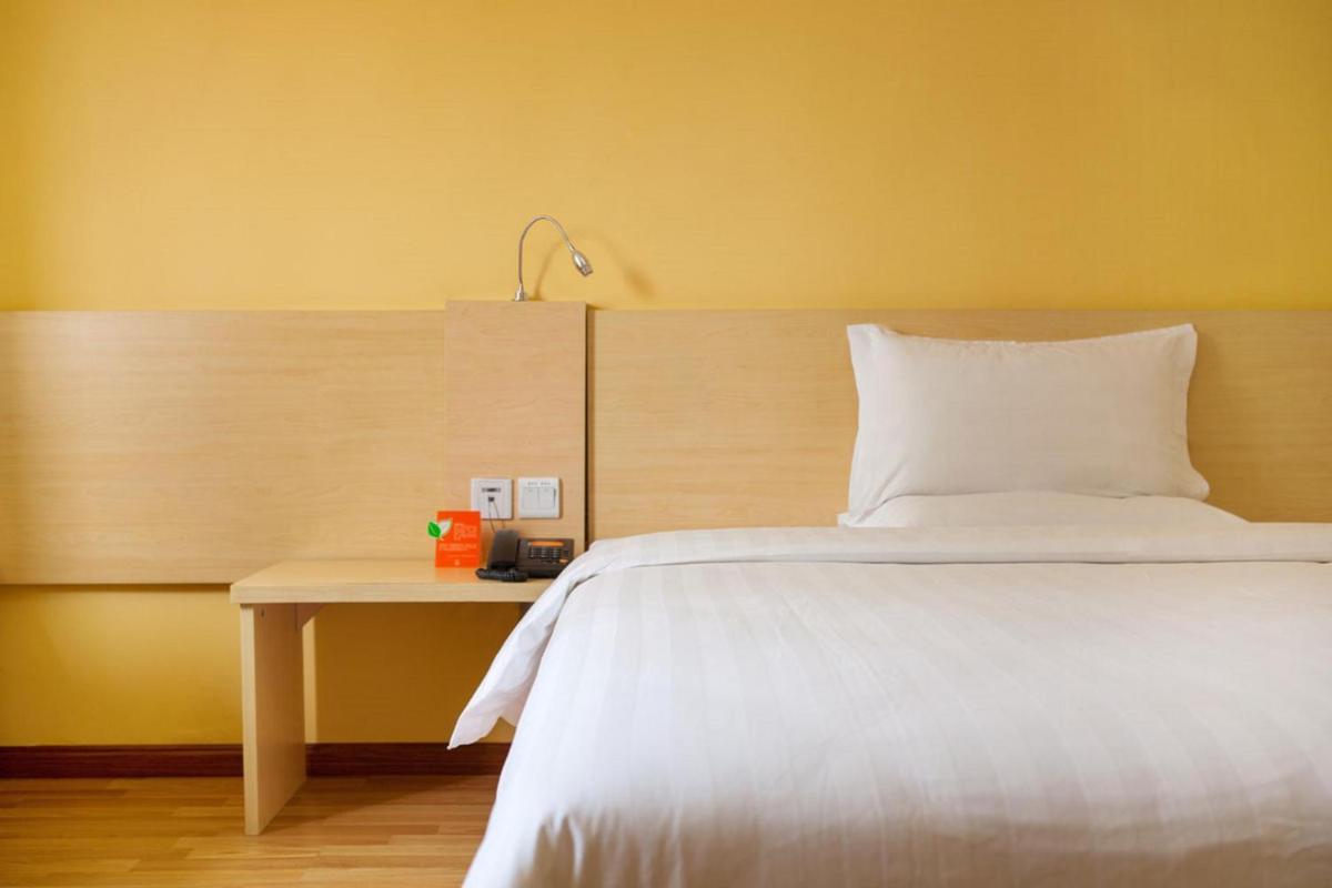 Business Queen Bed Room