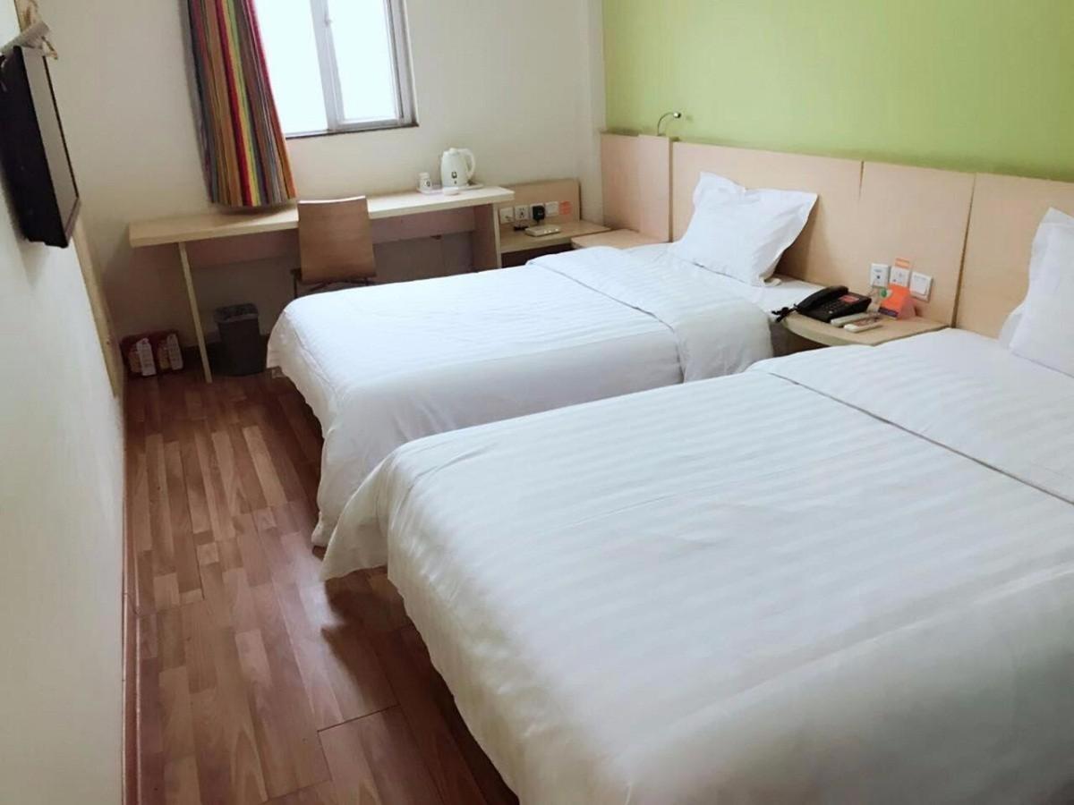 Business Twin Room photo 1