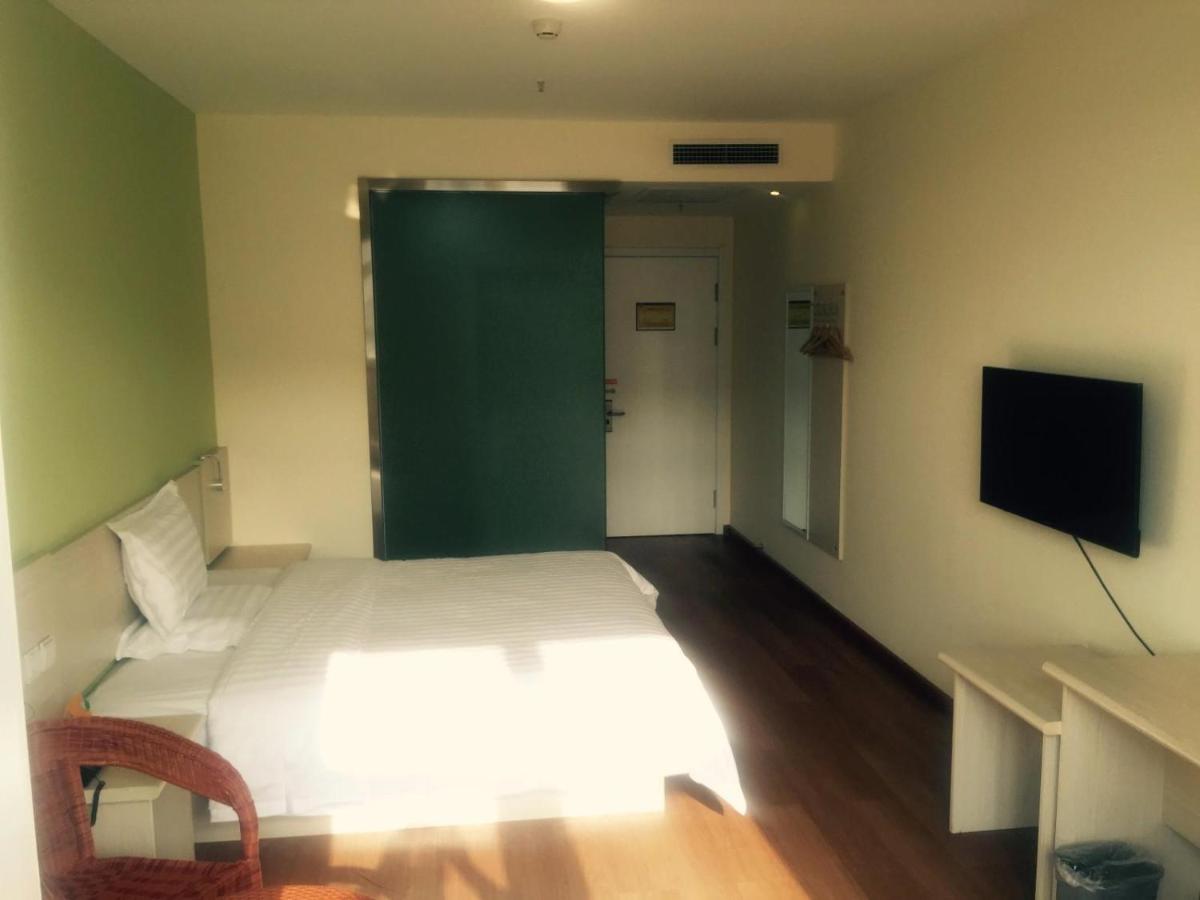 Business Queen Bed Room
