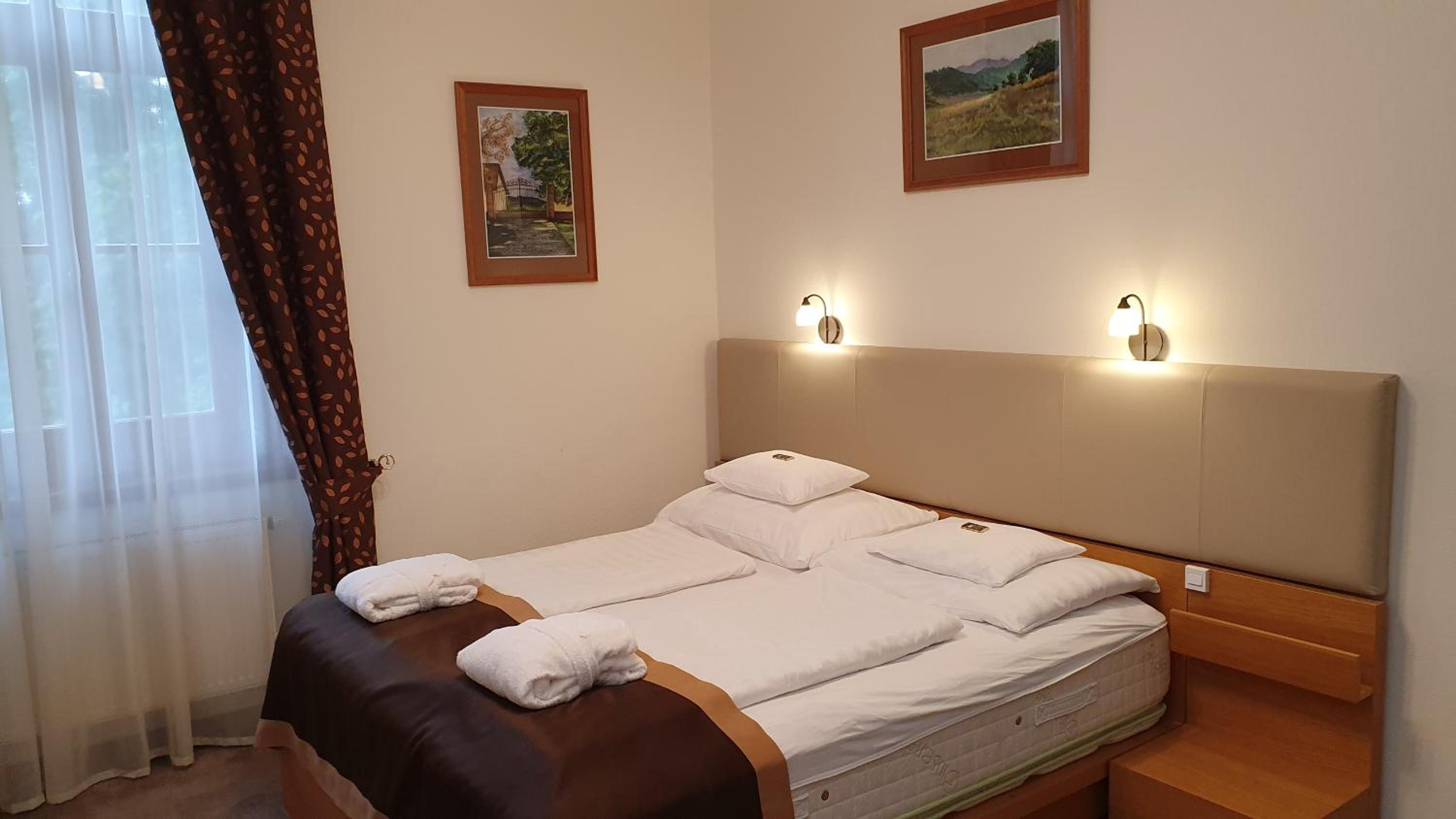 Standard Double Room - Photo 2
