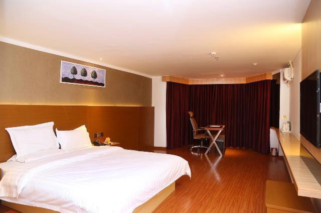 Superior Queen Bed Room - Photo 1