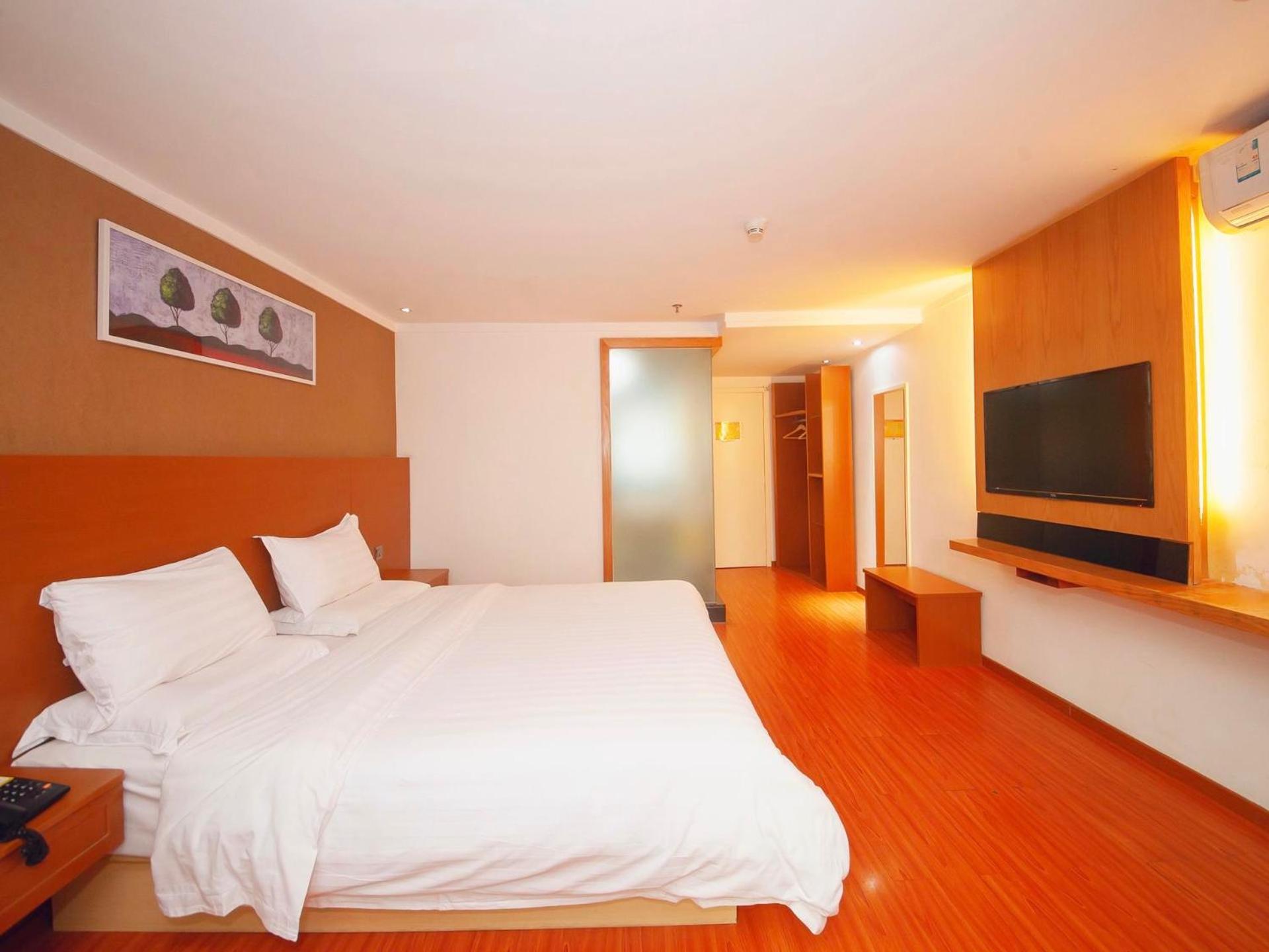 Superior Queen Bed Room - Photo 2