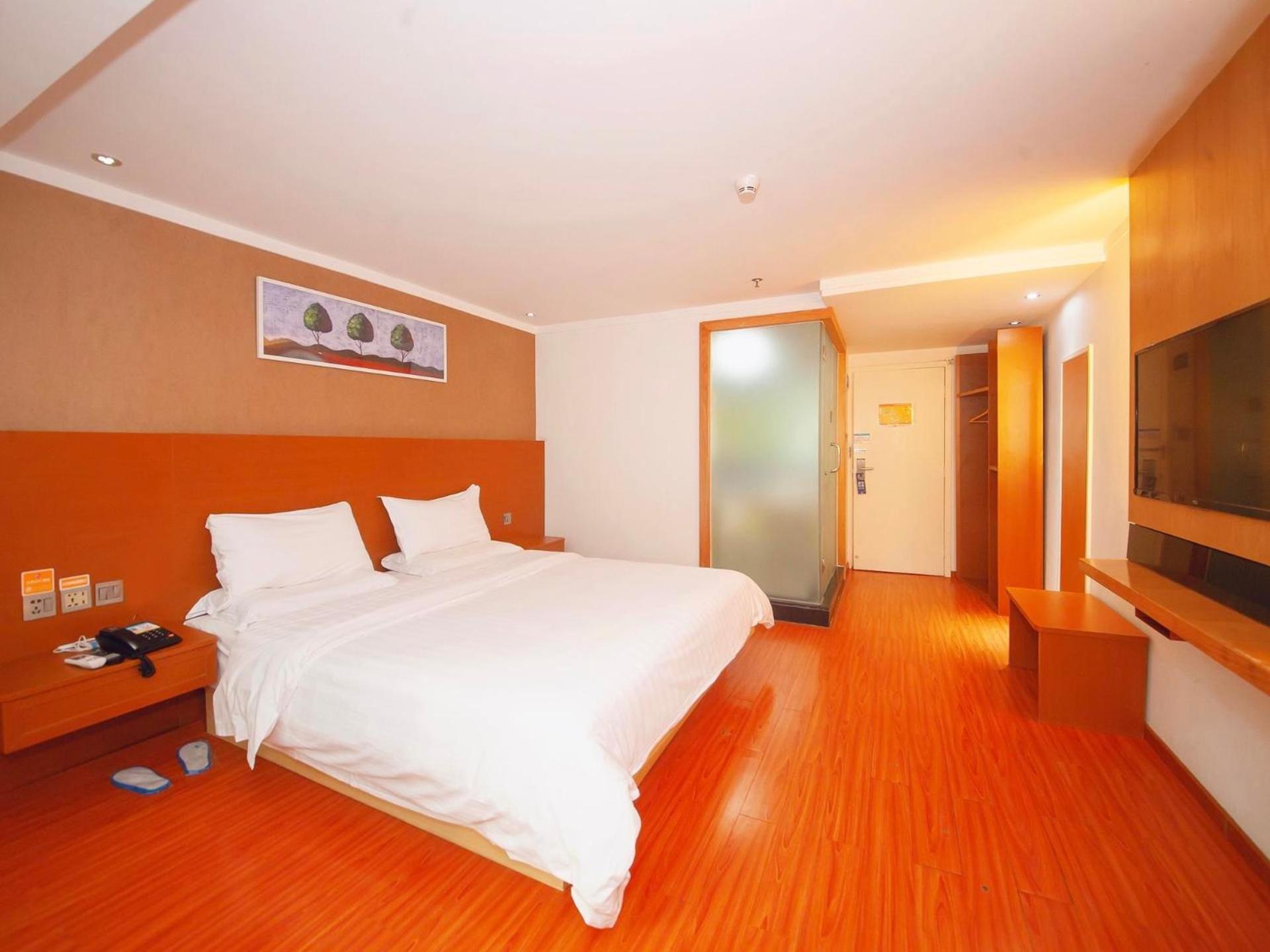 Superior Queen Bed Room - Photo 5